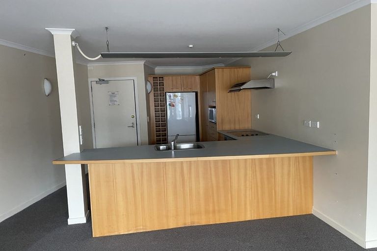 Photo of property in Endeavour Apartments, 6/125 Thorndon Quay, Pipitea, Wellington, 6011