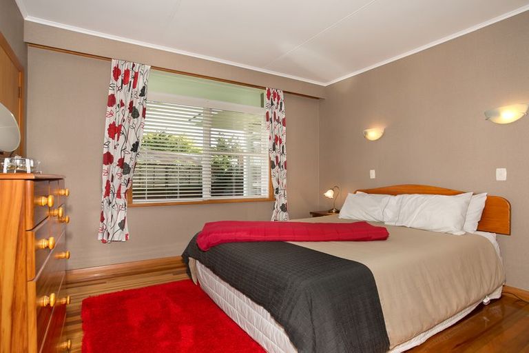 Photo of property in 7 Droylsden Place, Palmerston North, 4410