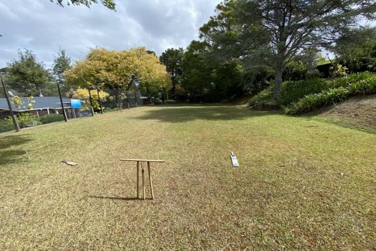 Photo of property in 69 Pupuke Road, Birkenhead, Auckland, 0627