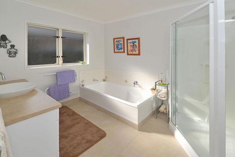 Photo of property in 15 Longford Park Drive, Takanini, 2112