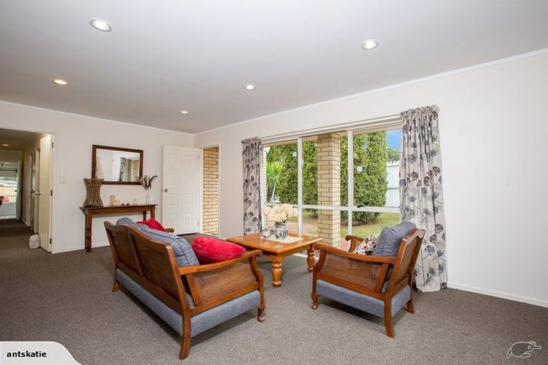Photo of property in 11 Rosemead Place, Randwick Park, Auckland, 2105