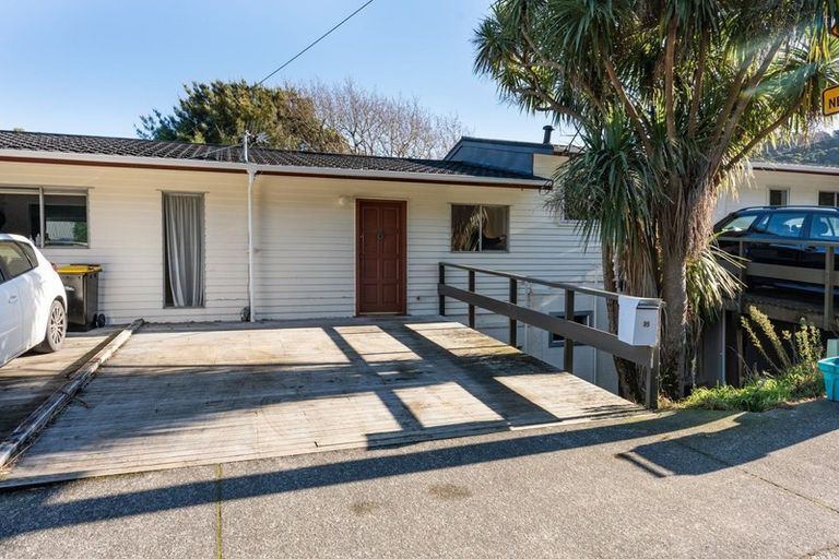 Photo of property in 35 Delhi Crescent, Khandallah, Wellington, 6035