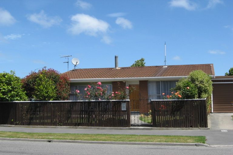 Photo of property in 1/3 Ansonby Street, Russley, Christchurch, 8042
