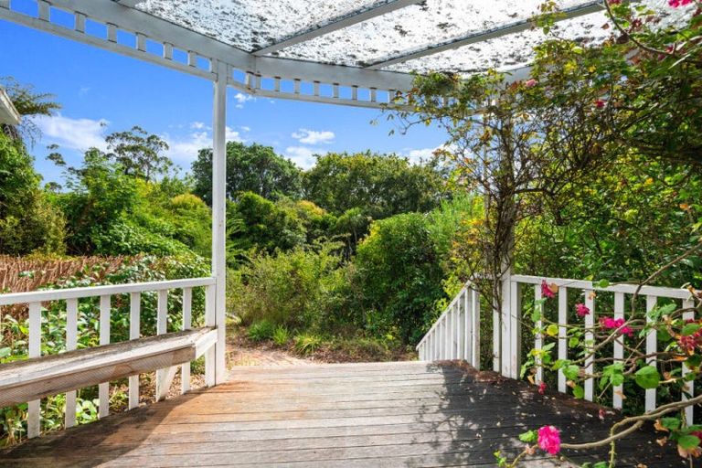 Photo of property in 49 Jaemont Avenue, Te Atatu South, Auckland, 0610