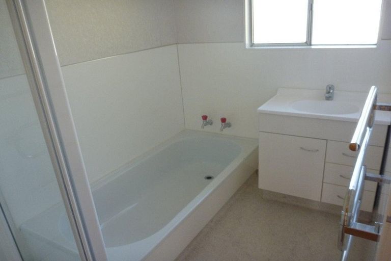 Photo of property in 68 Gloaming Hill, Titahi Bay, Porirua, 5022