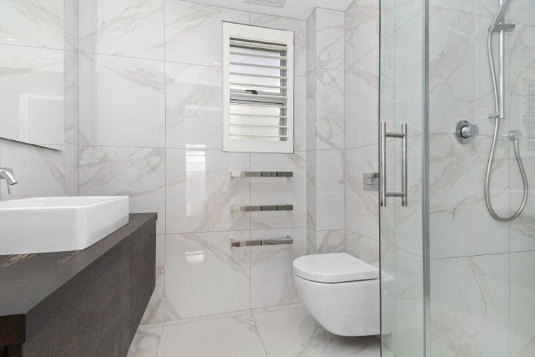 Photo of property in Dorchester Apartments, 144 Oriental Parade, Oriental Bay, Wellington, 6011