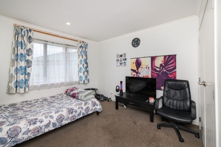 Photo of property in 12 Gibraltar Way, Fitzherbert, Palmerston North, 4410