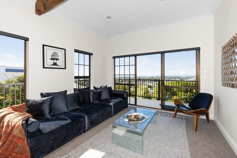 Photo of property in 25 Enfield Road, Hospital Hill, Napier, 4110