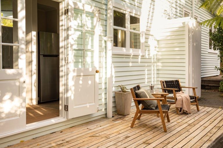 Photo of property in 2 Paparangi Crescent, Paparangi, Wellington, 6037