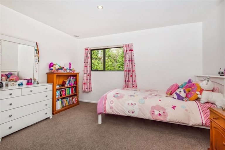 Photo of property in 3/42 Fields Parade, Oteha, Auckland, 0632