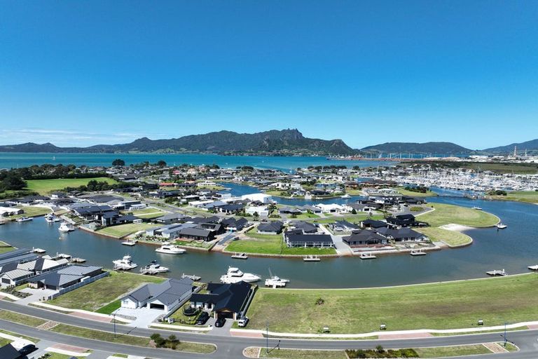 Photo of property in 25 Maturiki Drive, One Tree Point, 0118