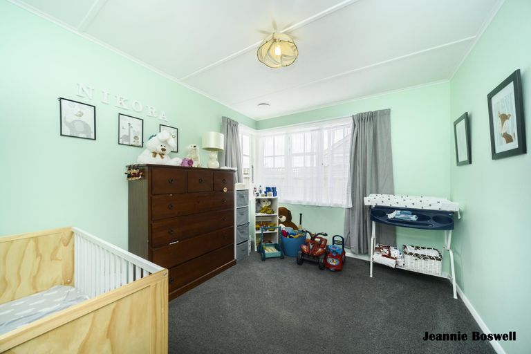 Photo of property in 654 Featherston Street, Roslyn, Palmerston North, 4414