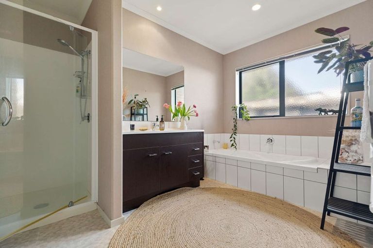 Photo of property in 11 Gibson Place, Papamoa Beach, Papamoa, 3118