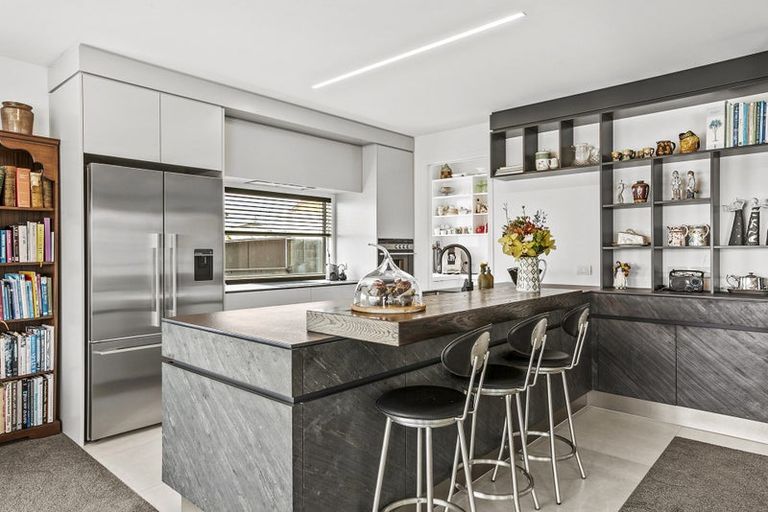 Photo of property in 21 Hine Street, New Plymouth, 4310