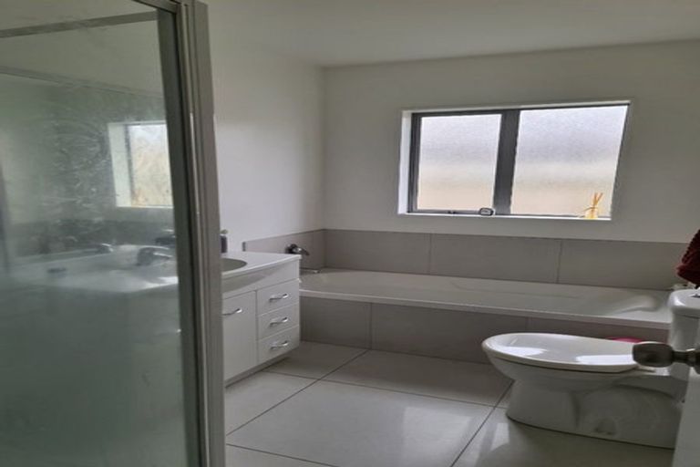 Photo of property in 23 Kotuku Crescent, Takanini, 2112