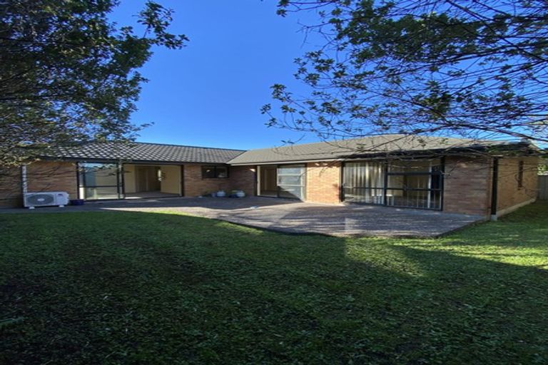 Photo of property in 6 Marbella Crescent, Oteha, Auckland, 0632