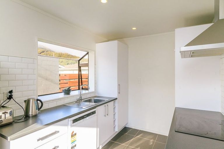 Photo of property in 2/42 Bauchop Road, Waterloo, Lower Hutt, 5011