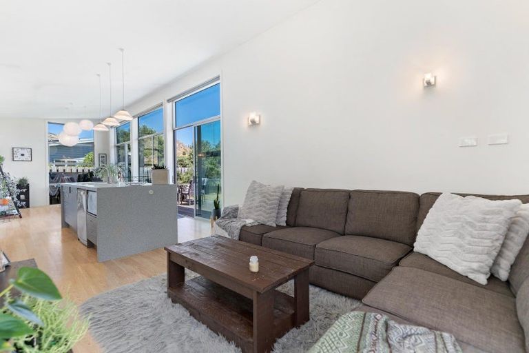 Photo of property in 10 Widgeon Place, Lake Hayes, Queenstown, 9304