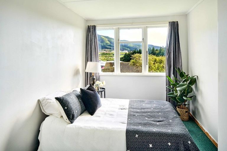 Photo of property in 83 Bell Street, Tawa, Wellington, 5028