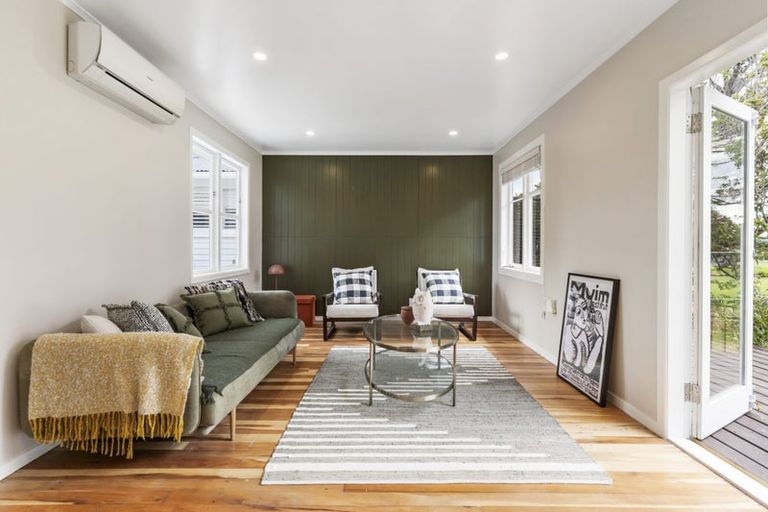 Photo of property in 24d Clinton Avenue, Te Atatu Peninsula, Auckland, 0610