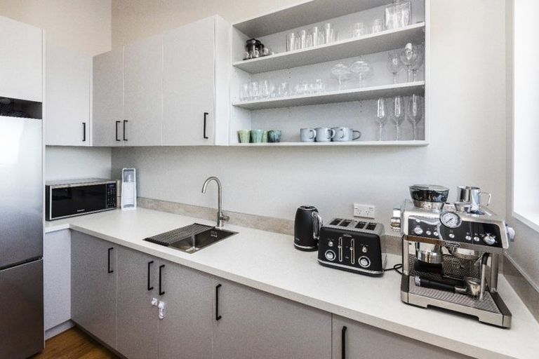 Photo of property in 63 Moncks Spur Road, Redcliffs, Christchurch, 8081