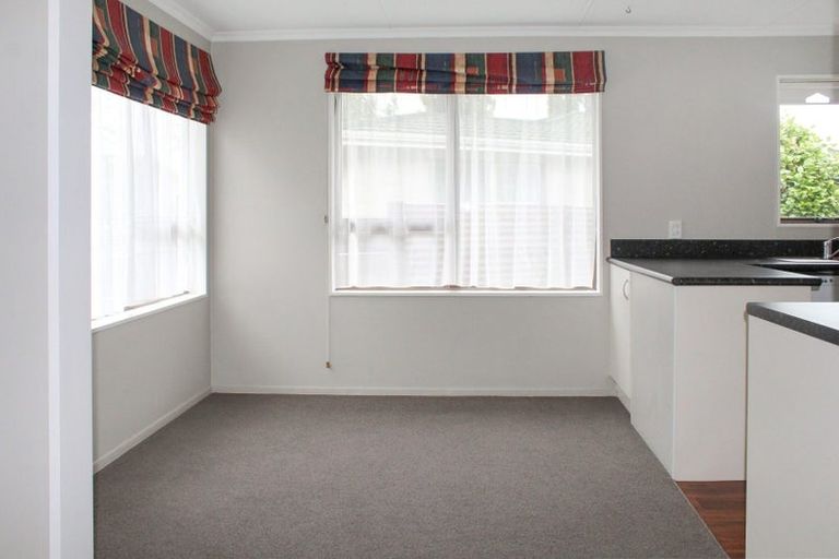 Photo of property in 37 Humphries Place, Awapuni, Palmerston North, 4412