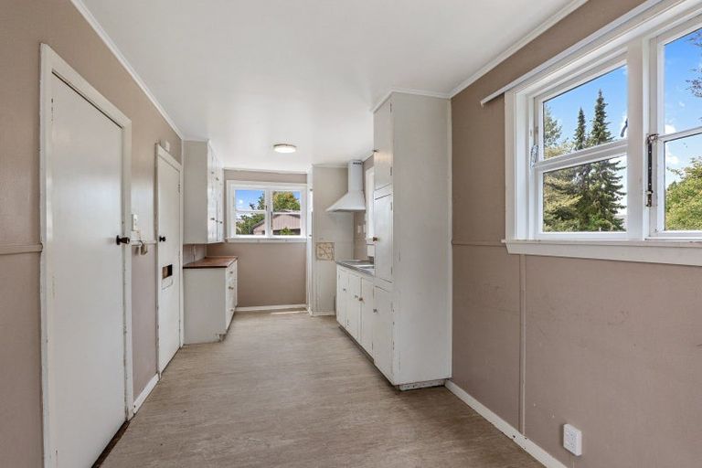 Photo of property in 7 Hooker Avenue, Bryndwr, Christchurch, 8053