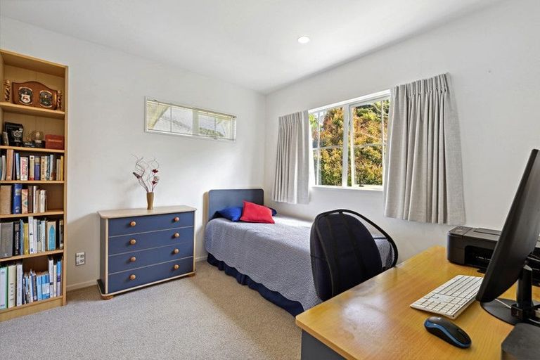 Photo of property in 3/24 Wernham Place, Northcote, Auckland, 0626
