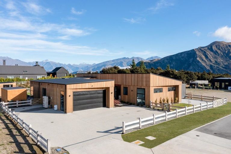 Photo of property in 9 Bull Ridge, Wanaka, 9305
