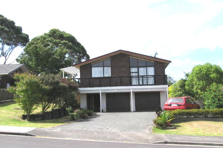 Photo of property in 23 Ronald Macken Place, Windsor Park, Auckland, 0632