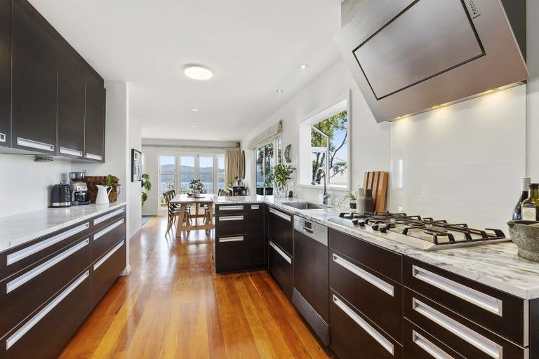 Photo of property in 22 Tai Paku Paku Road, Karaka Bays, Wellington, 6022