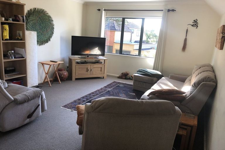 Photo of property in 35 Futuna Close, Karori, Wellington, 6012