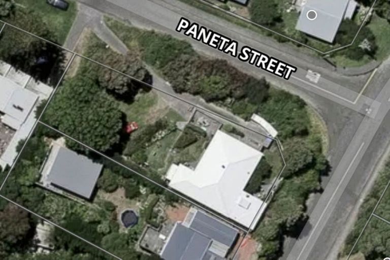 Photo of property in 16 Paneta Street, Paekakariki, 5034