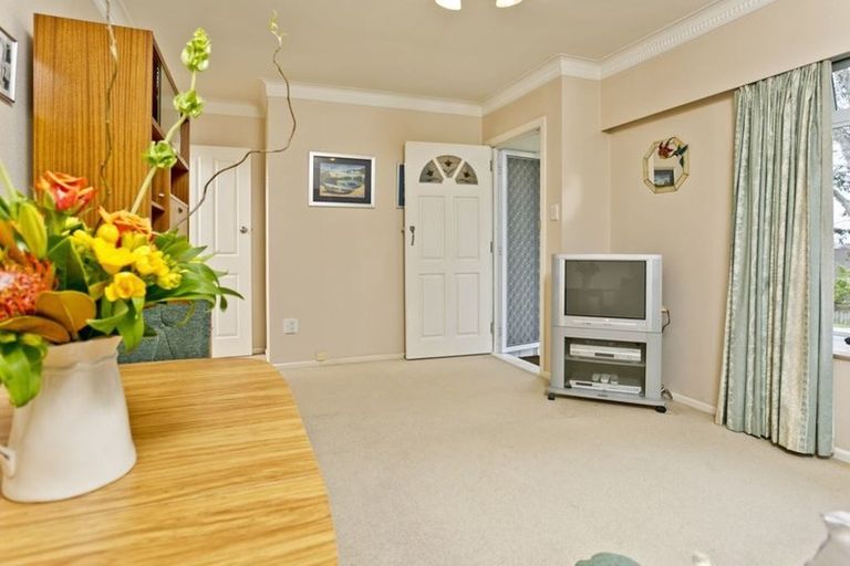 Photo of property in 1/19 Pupuke Road, Takapuna, Auckland, 0622