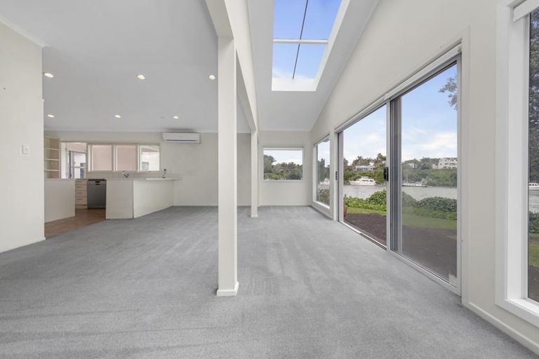 Photo of property in 1 Pakuranga Road, Pakuranga, Auckland, 2010