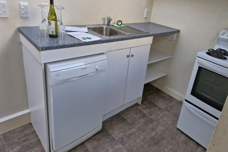 Photo of property in 2/112 Dowse Drive, Maungaraki, Lower Hutt, 5010