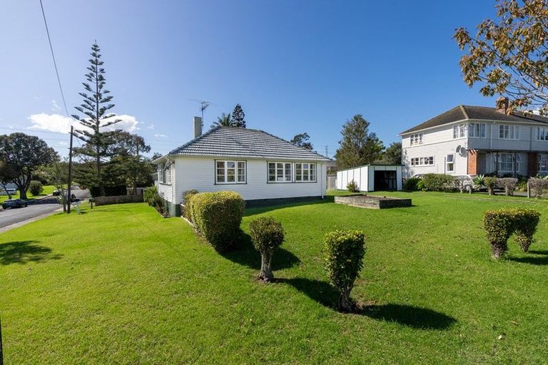 Photo of property in 13 Philomel Crescent, Bayswater, Auckland, 0622