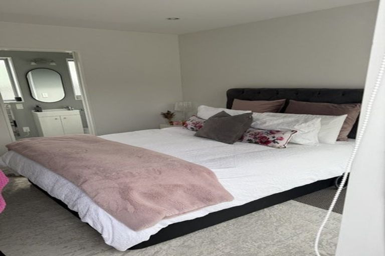 Photo of property in 52 Tarawera Road, Johnsonville, Wellington, 6037