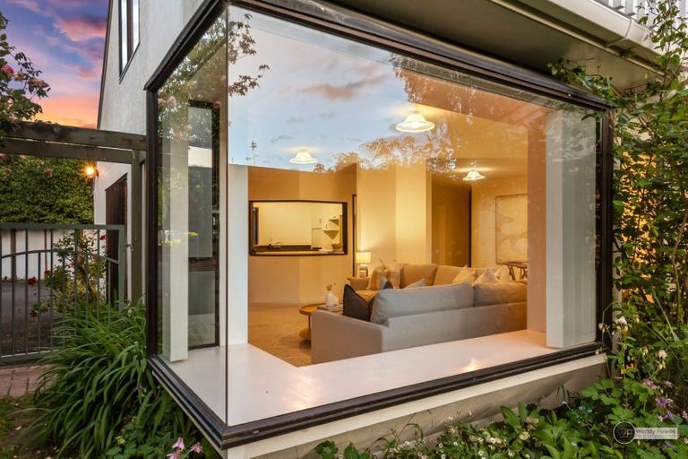 Photo of property in 4 Sutherland Avenue, Silverstream, Upper Hutt, 5019