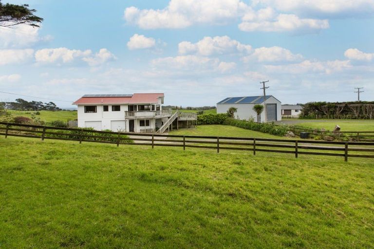 Photo of property in 106 Rehutai Road, Baylys Beach, Dargaville, 0377