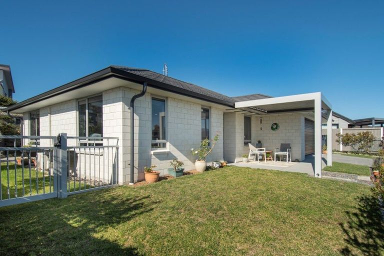 Photo of property in 76 Bert Wall Drive, Omokoroa, 3114