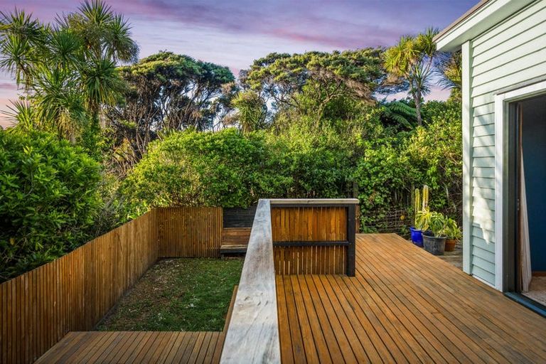 Photo of property in 132 Seaview Road, Piha, New Lynn, 0772