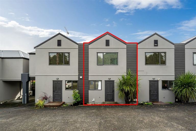 Photo of property in 11/44 Fields Parade, Oteha, Auckland, 0632
