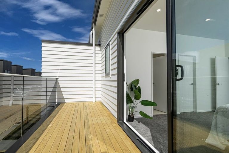 Photo of property in 17 Korokio Lane, Henderson, Auckland, 0612