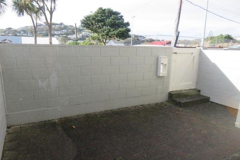 Photo of property in Lynbrae Court Flats, 21/4 Dr Taylor Terrace, Johnsonville, Wellington, 6037