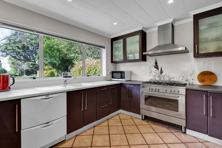 Photo of property in 120 Paraite Road, Paraite, New Plymouth, 4373