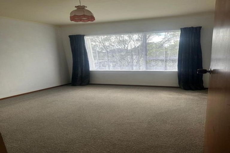 Photo of property in 6 Rajkot Terrace, Broadmeadows, Wellington, 6035