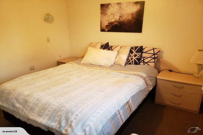 Photo of property in 88 Chivalry Road, Glenfield, Auckland, 0629