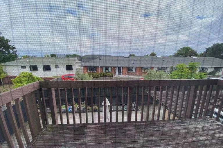 Photo of property in 5a Orchid Place, Te Atatu South, Auckland, 0610