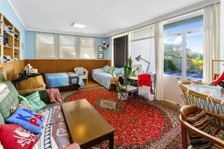 Photo of property in 25 Bournemouth Terrace, Murrays Bay, Auckland, 0630